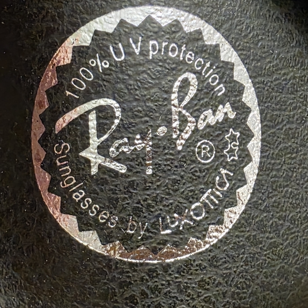 Ray-Ban Black Snap Closure Silver Seal Case with Cleaning Cloth - Picture 10 of 10